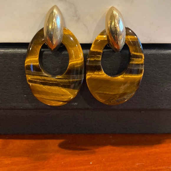 COPY - Kenneth J Lane Gold Tone Clip Earrings. - Picture 1 of 4